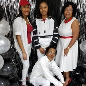 Meet your Posher, Cassandra